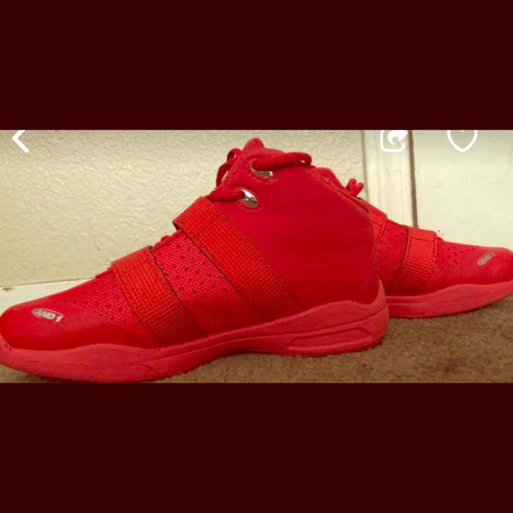 I’m selling size 6 men’s shoes they are and1’s